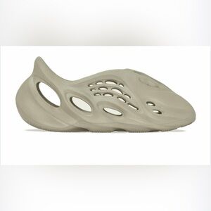 Adidas Yeezy Foam Runners Men’s 
Size: 6